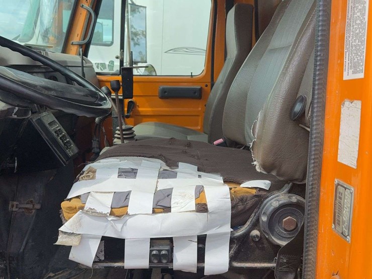 1994-international-dump-truck,-drove-in,-replaced-bed-floor-recently,-retired-state-truck,-battery-disconnect,-vin#-1htsdaan2vh441136-image-11