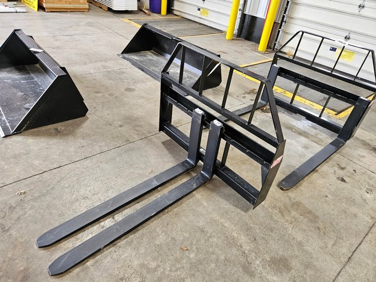 #655-•-kivel-48"-pallet-forks-image-1