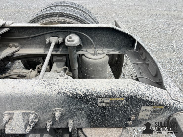 2019-peterbilt-384-image-12