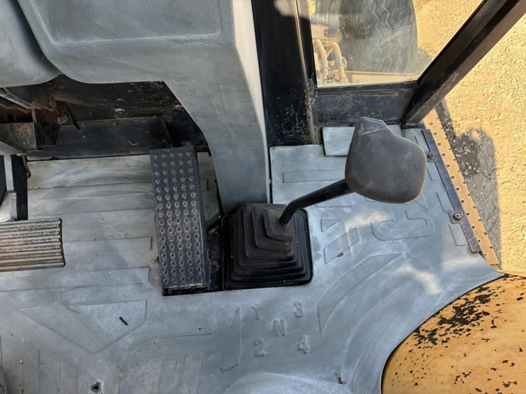 2000-caterpillar-436c-image-25