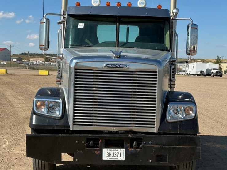2015-freightliner-coronado-122-sd-image-2
