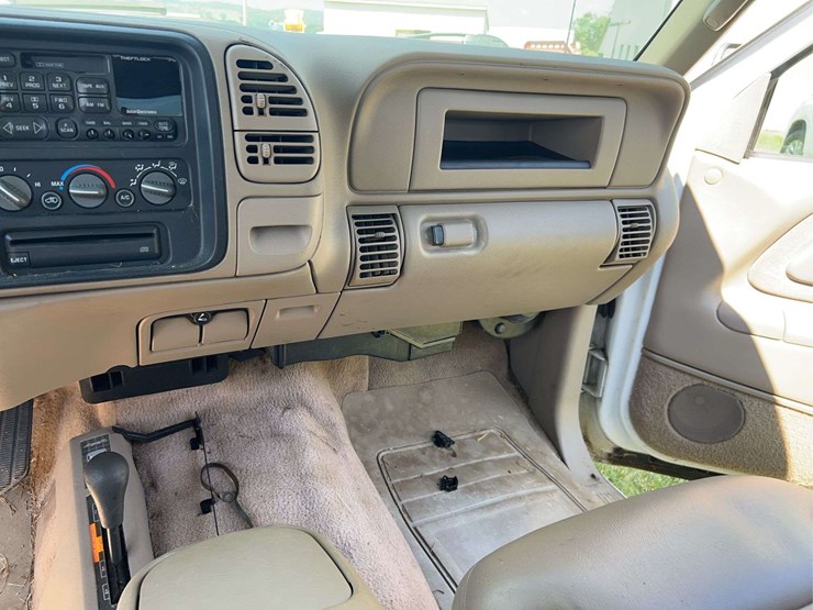 2000-chevrolet-3500-image-22