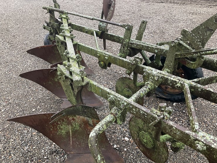 #5311-•-3-bottom-pull-type-moldboard-plow-image-10