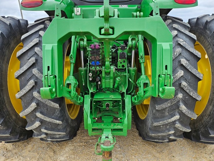 2013-john-deere-8335r-image-17
