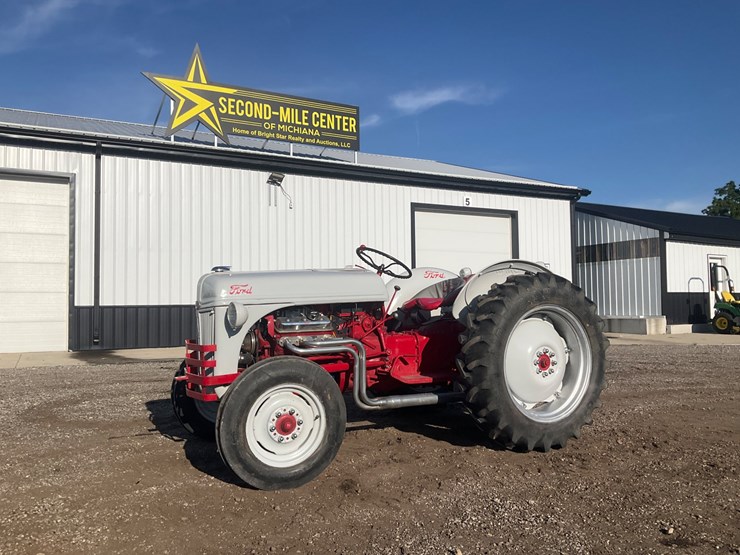 ford-tractor-image-1