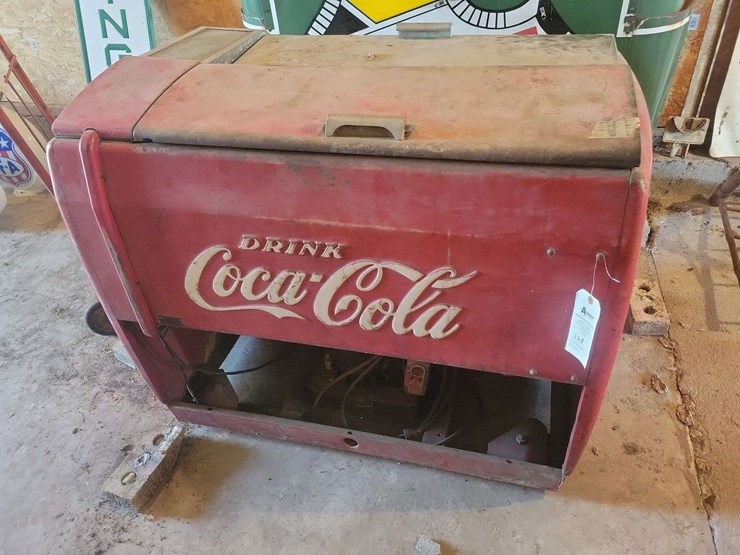 coca-cola-chest-vending-machine-image-1