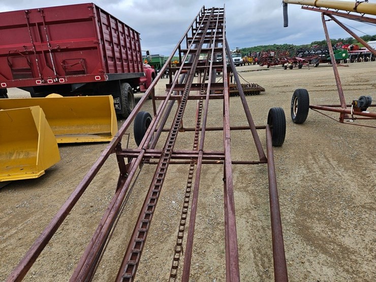 new-holland-131-image-7