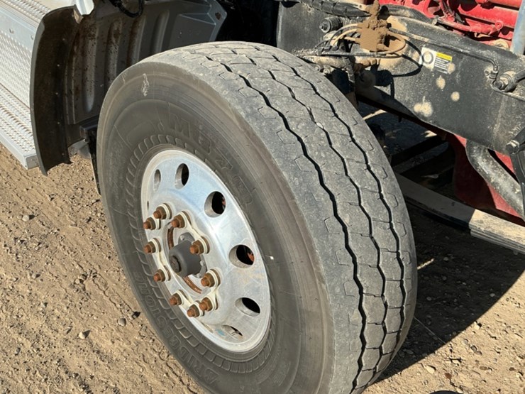 2015-peterbilt-367-image-12