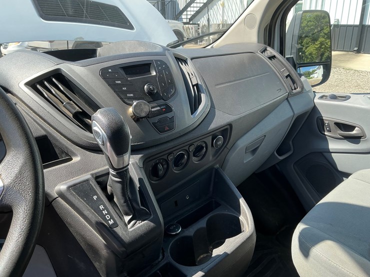 2015-ford-transit-image-17