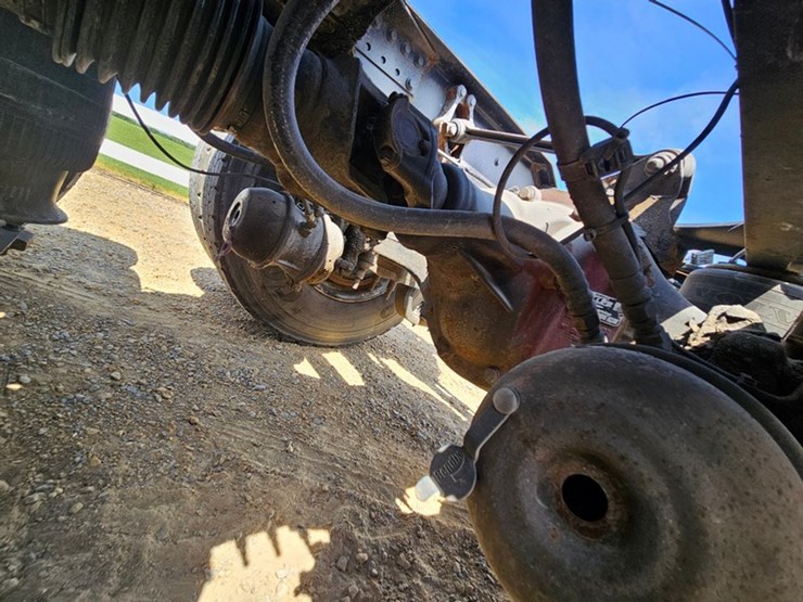 #65-•-2012-volvo-vnl-day-cab-tandem-axle-semi-tractor-image-22