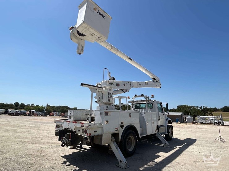 2019-freightliner-m2-106-image-3