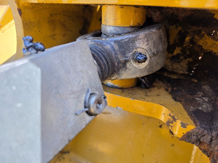 2016-caterpillar-d6k2-lgp-image-76