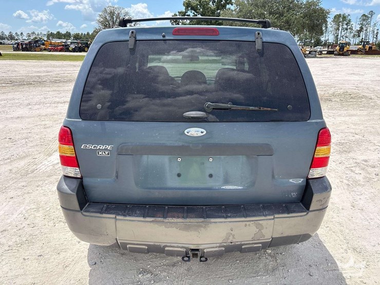 2005-ford-escape-image-34