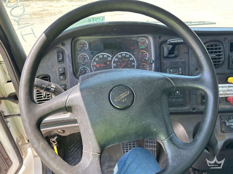 2019-freightliner-m2-106-image-13