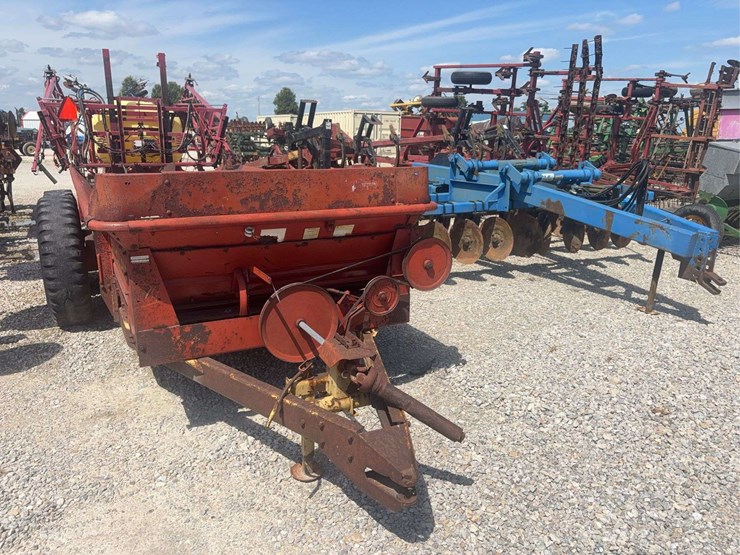 new-holland-676-image-2