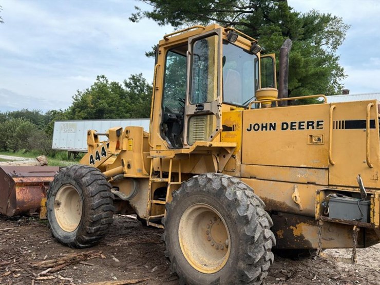 1990-deere-444e-image-6