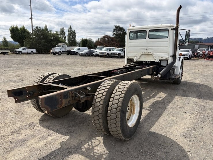 1995-freightliner-fl70-image-4