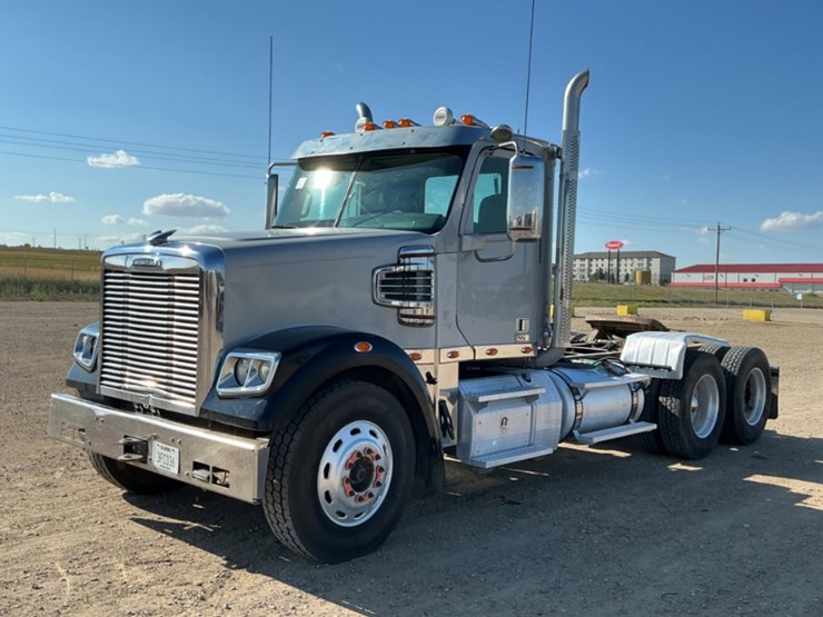 2015-freightliner-coronado-122-sd-image-1