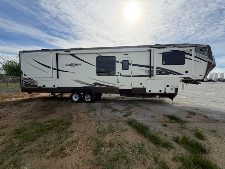 2016-bighorn-5th-wheel-image-4