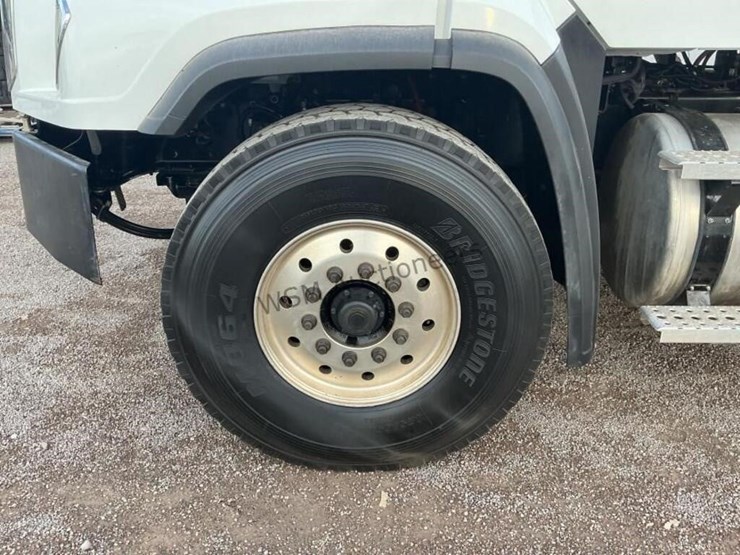 2016-freightliner-114sd-image-9