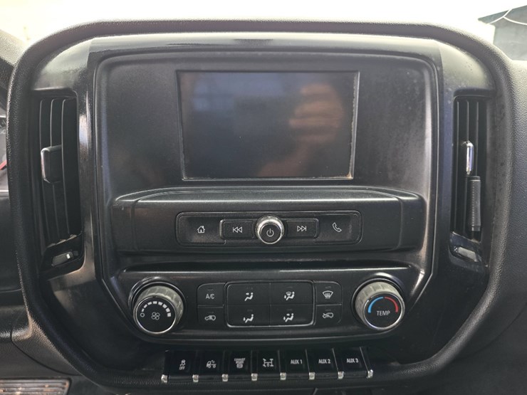 2022-chevrolet-silverado-5500hd-image-10