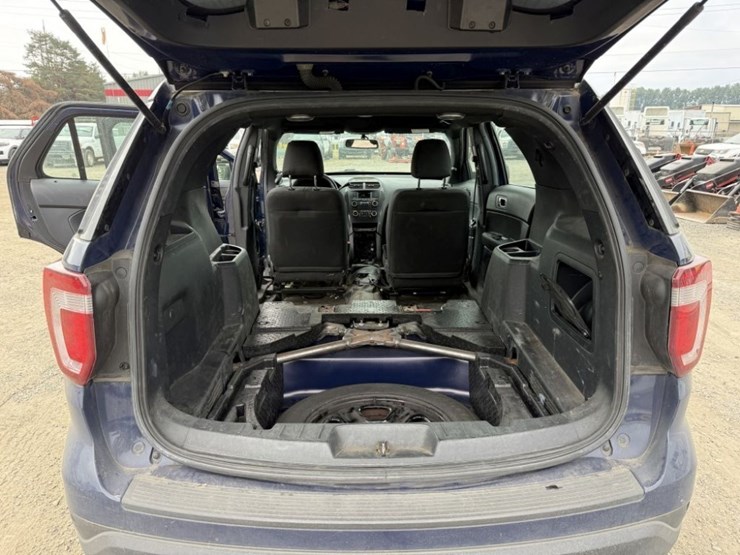 2018-ford-explorer-image-14