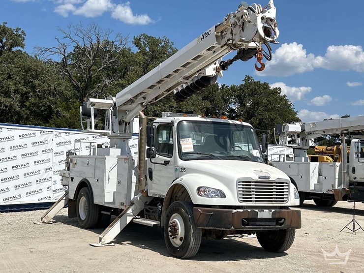 2019-freightliner-m2-106-image-2