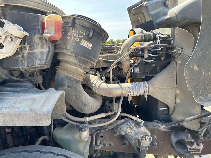 2015-freightliner-114sd-image-7