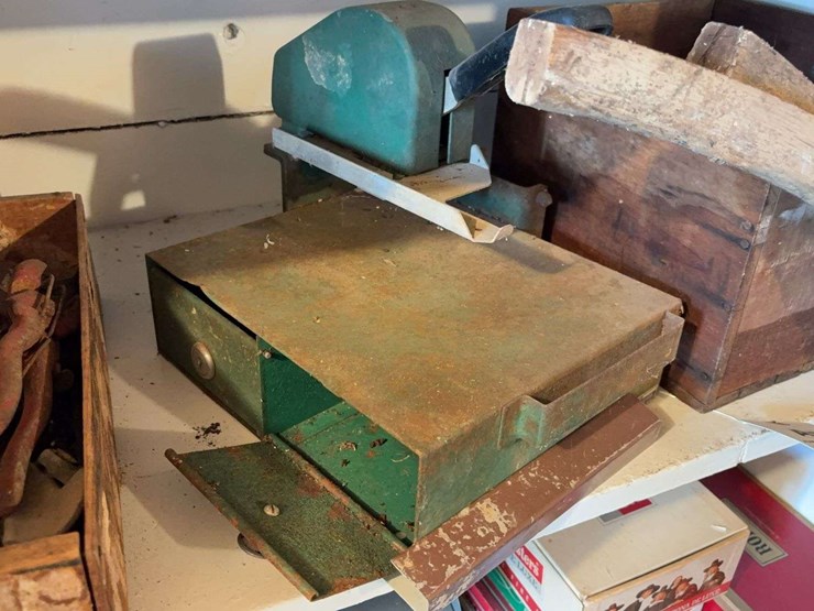 contents-of-three-shelves-image-4