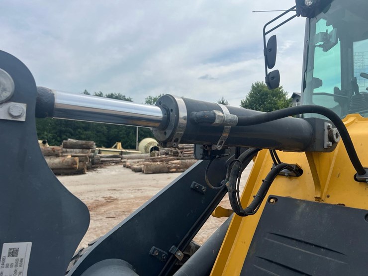 2020-deere-344l-image-19