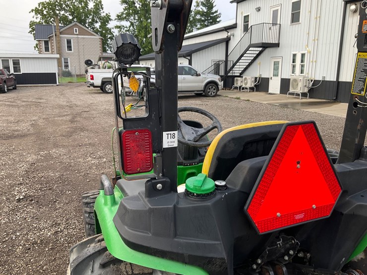 john-deere-3038e-image-22