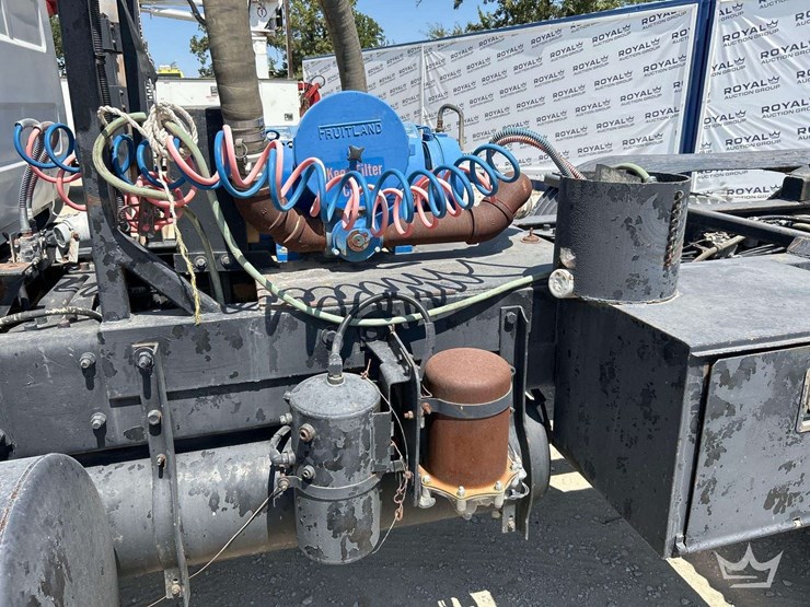 2001-mack-rd690s-image-22