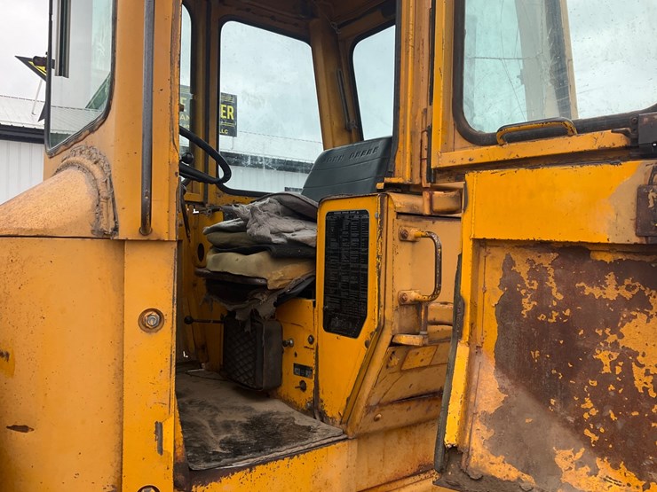 john-deere-444-image-24