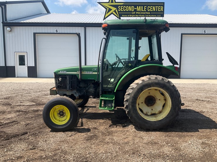 2004-john-deere-5220-image-2