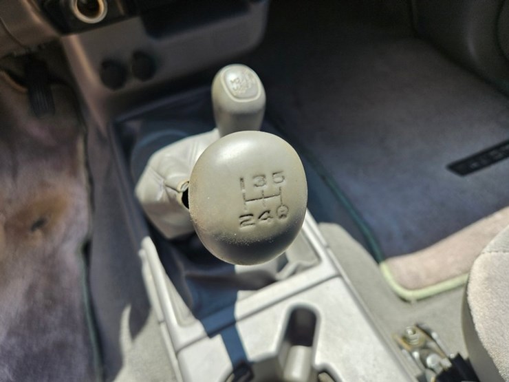 #25-•-2002-toyota-4x4-pickup-truck-image-28