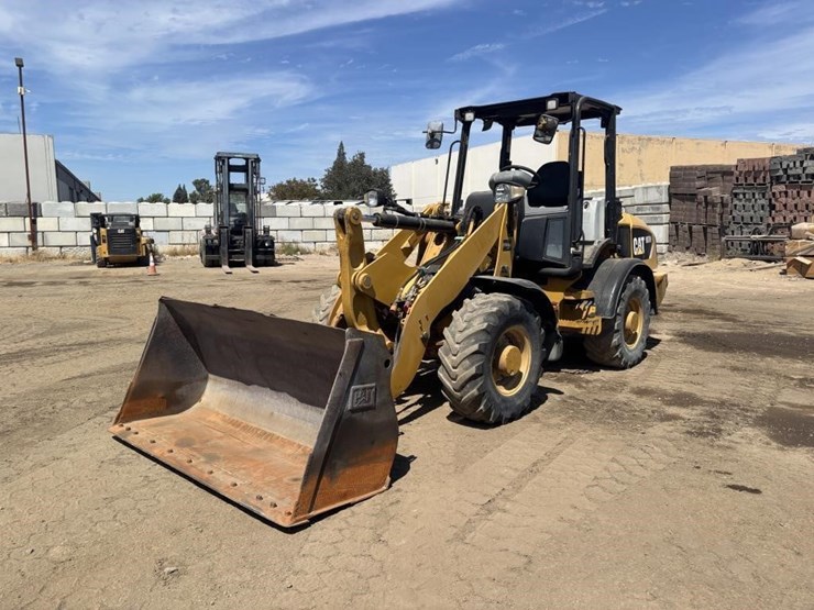 2014-caterpillar-907h2-image-1