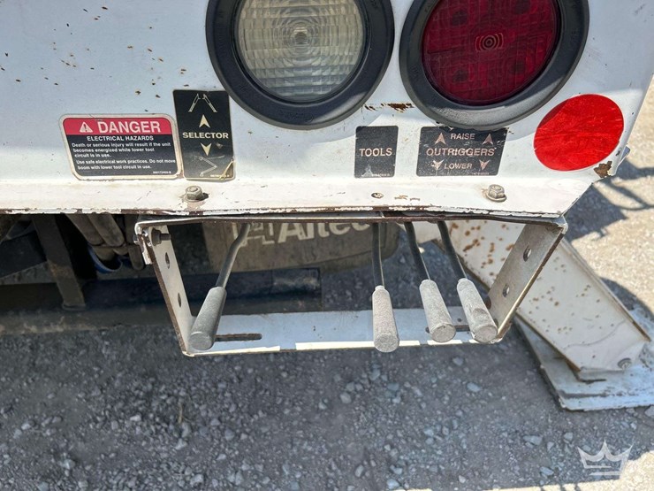 2019-freightliner-m2-106-image-23