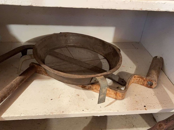 contents-of-three-shelves-image-8