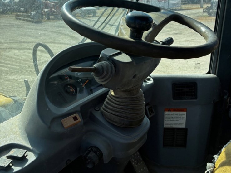 2005-komatsu-wa320-image-9