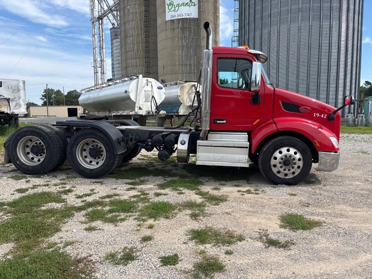 2019-peterbilt-579-image-5