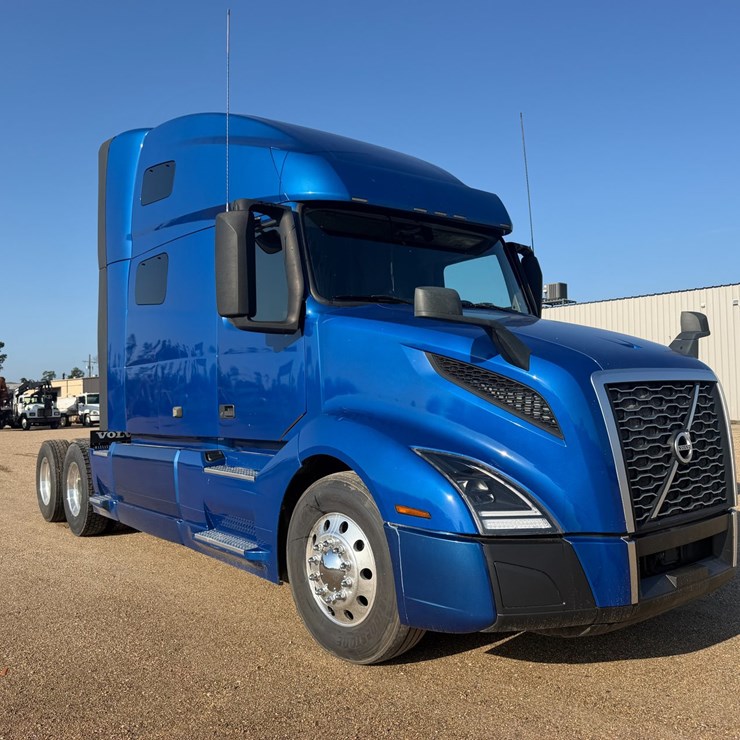 2019 VOLVO VNL64T670