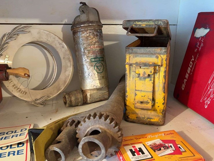 contents-of-two-shelves-image-8