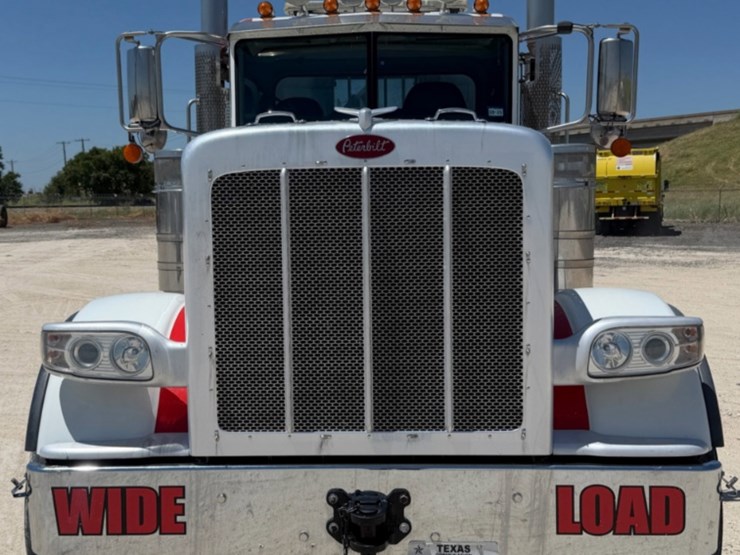 2020-peterbilt-389-image-2