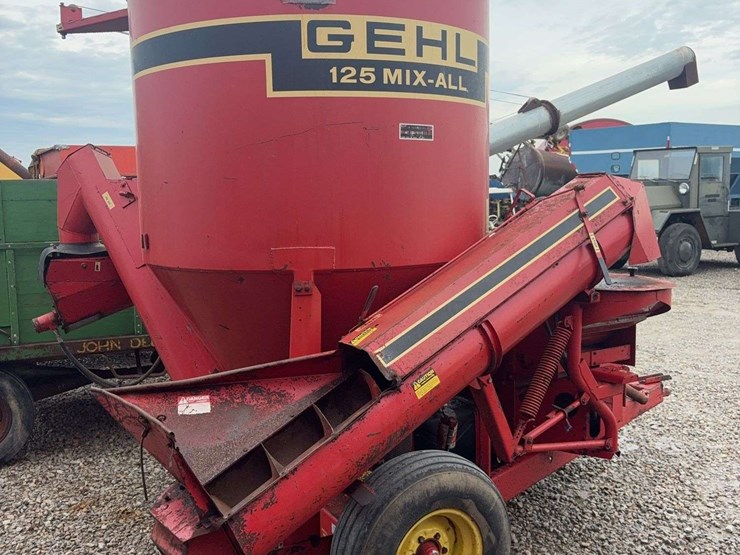 gehl-125-image-4