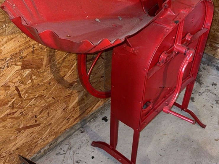 international-harvester-corn-sheller-image-2