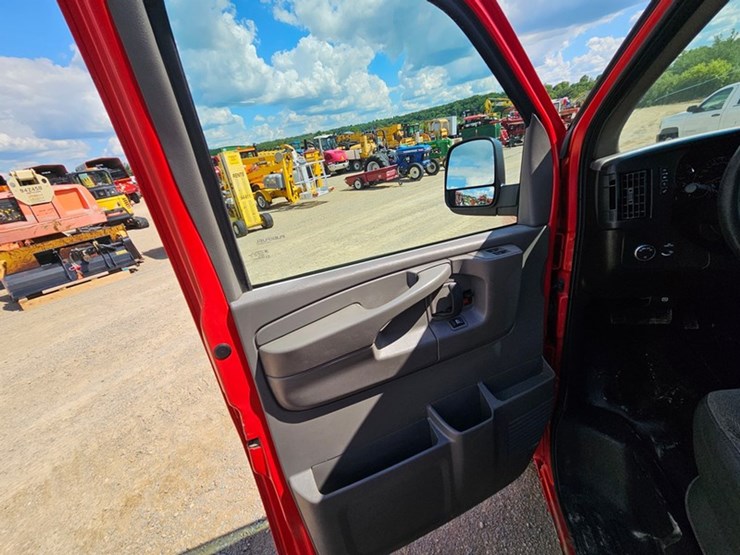 2015-chevrolet-g20-image-10
