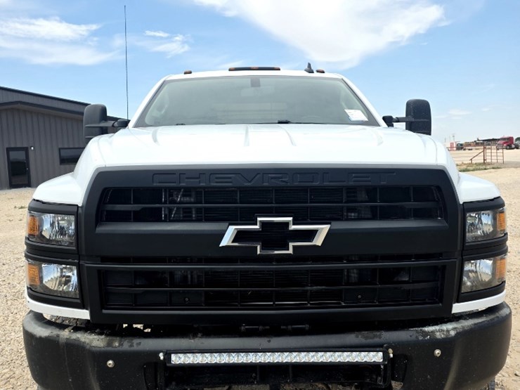 2023-chevrolet-silverado-4500hd-image-2