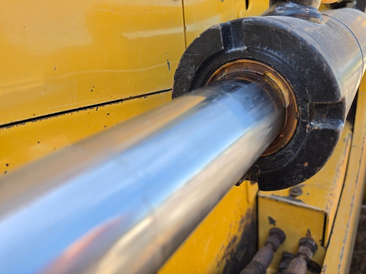2016-caterpillar-d6k2-lgp-image-67