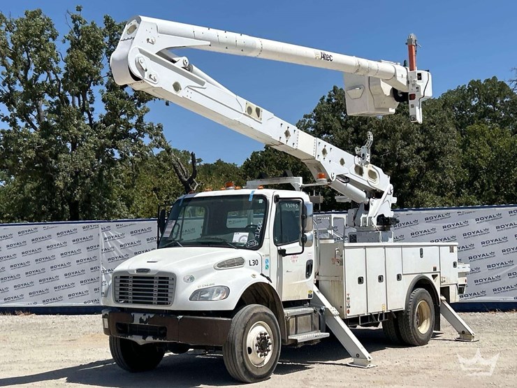 2019-freightliner-m2-106-image-1
