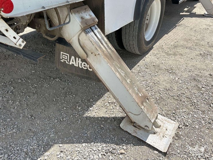 2019-freightliner-m2-106-image-27